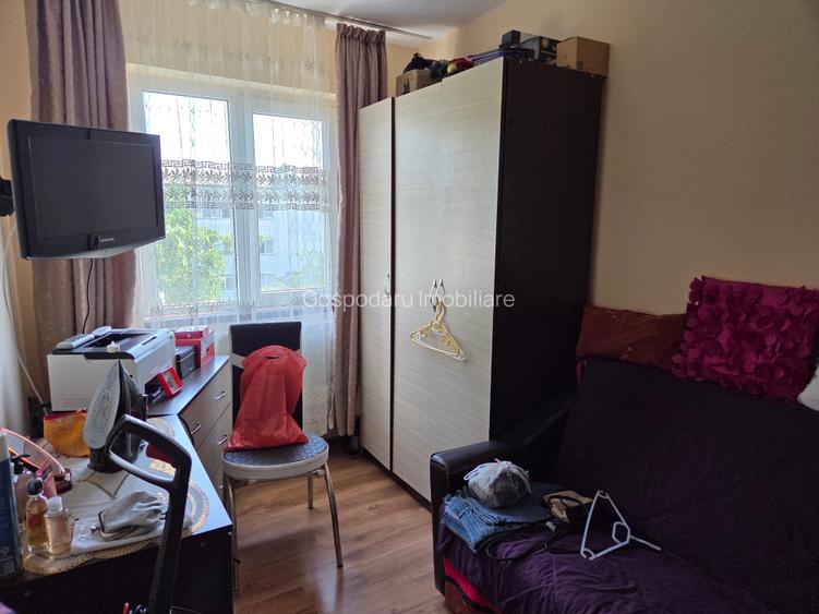 Apartament 3 camere etaj 4 zona liceu Emil Botta Adjud - 4