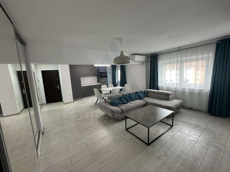 Apartament modern 4 camere 92 mp utili 2 băi zona Centrala
