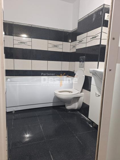 Apartament de vânzare, Comănești, Bc, Ideal pentru locuință sau spatiu comercial