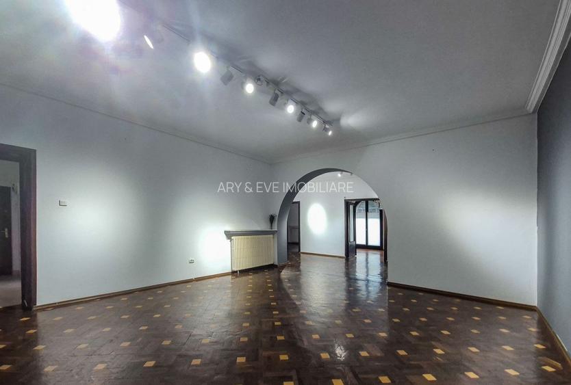 Prestigiu interbelic gradina proprie : Perla ascunsă din Piața Romană - 2