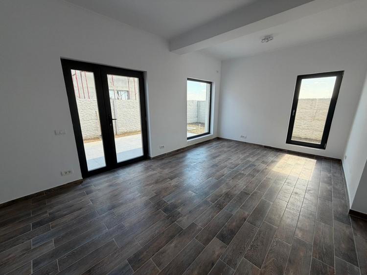 Casa/ Curte/ Buftea/ Incalzire in Pardoseala/ Doua Bai