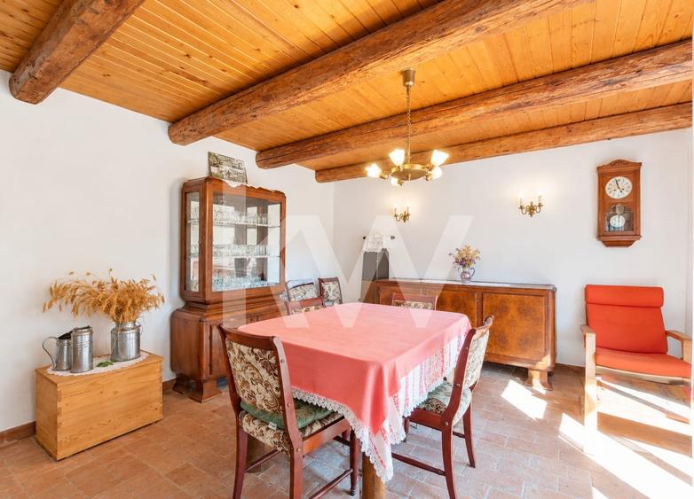 Casă renovată cu teren de 2.440 mp și două fronturi stradale – Crizbav, Brașov