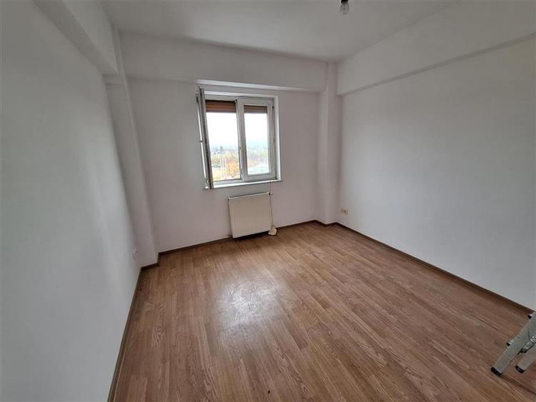 Apartament 4 camere decomandat Milcov-Bacau