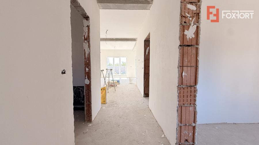 Duplex de vanzare pe parter, 3 camere - Mosnita Veche - Centru