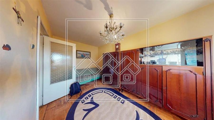Ap decomandat, etaj 6/10, 3 camere, balcon - Vasile Aaron
