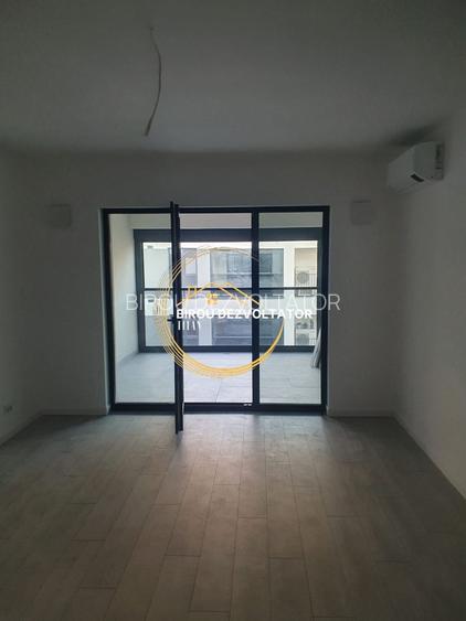 Finalizat Decomandat Ansamblu de top Energetic A+ Pallady Metrou Titan - 8