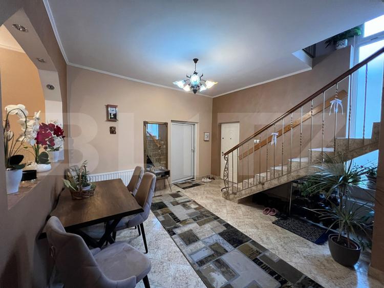 Casă spațioasă P+M, 6 camere, 236 mp, în cartierul Titulescu