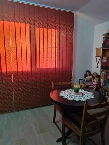 Casa, P+1+M, la 5 minute de Metrou Apărătorii Patriei.