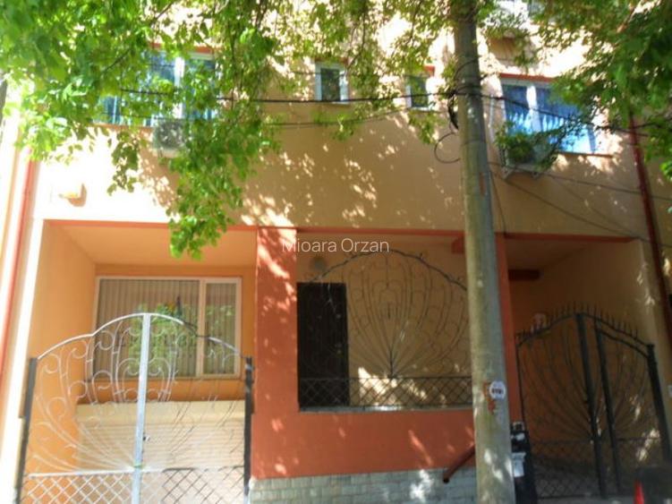 Piata Muncii –Calea Calarasilor,vila 12 camere, suprafata 370mp,curte 150mp - 23