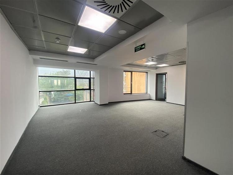 Spatiu de birou, de vanzare - 400 mp construiti