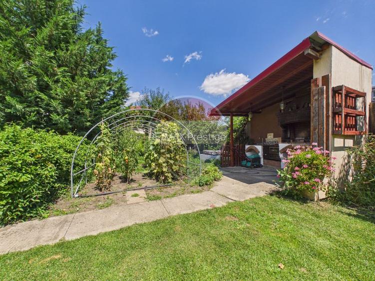 Vilă 10 camere + spațiu comercial | teren 1.300 mp | Otopeni 23 August