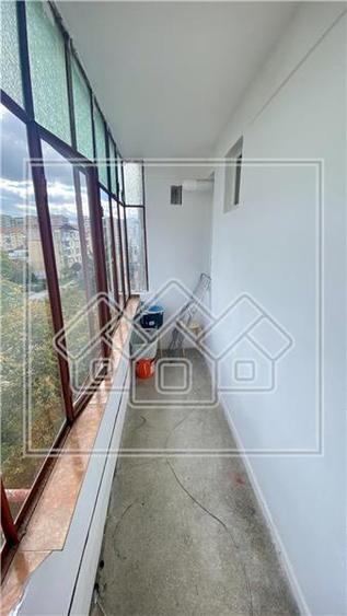 Ap. de vanzare - 2 camere si balcon - zona Cedonia