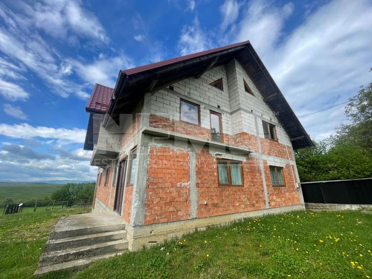 Casă la Rosu | Teren imprejmuit | Priveliste panoramica| Burla