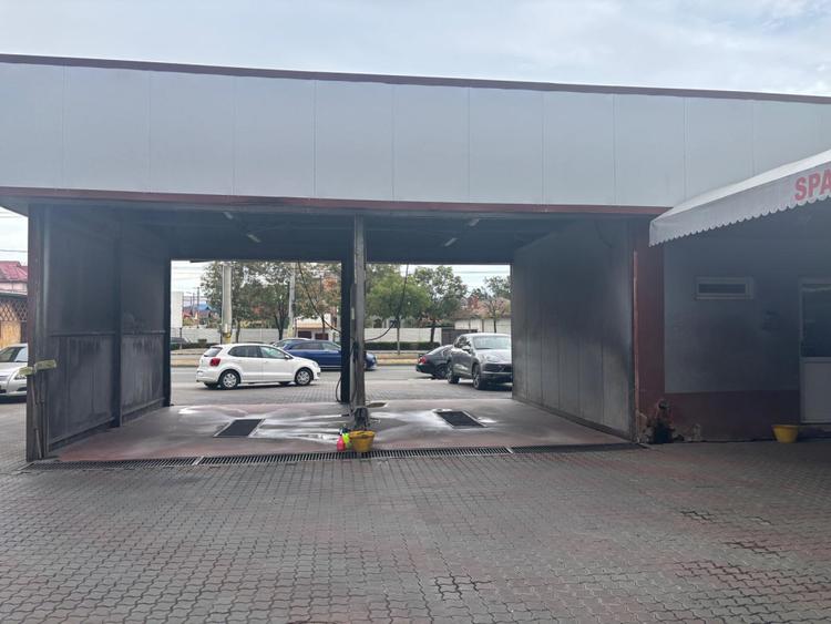 Spalatorie auto, spatii comerciale, b-dul N. Romanescu