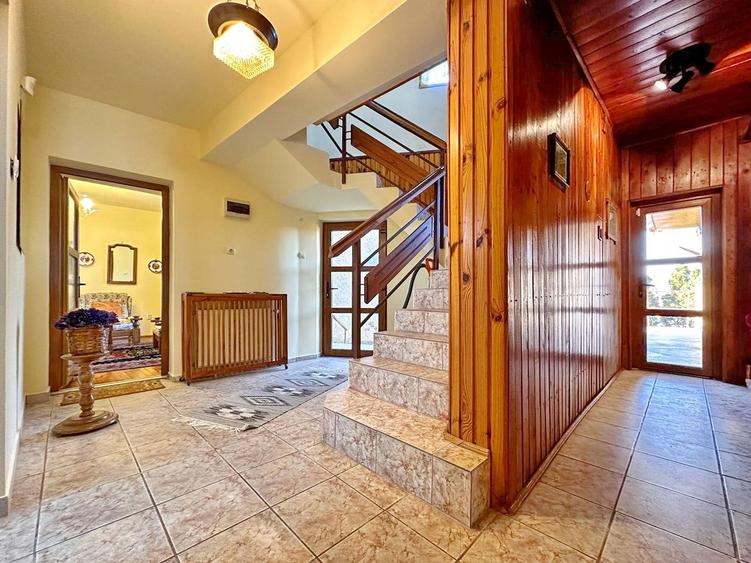 Casa singur in Curte cu Priveliste Deosebita, Zona Centrala