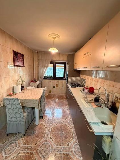 Apartament 4 camere, 2 grupuri sanitare, zona Crângași, 6 minute de metrou