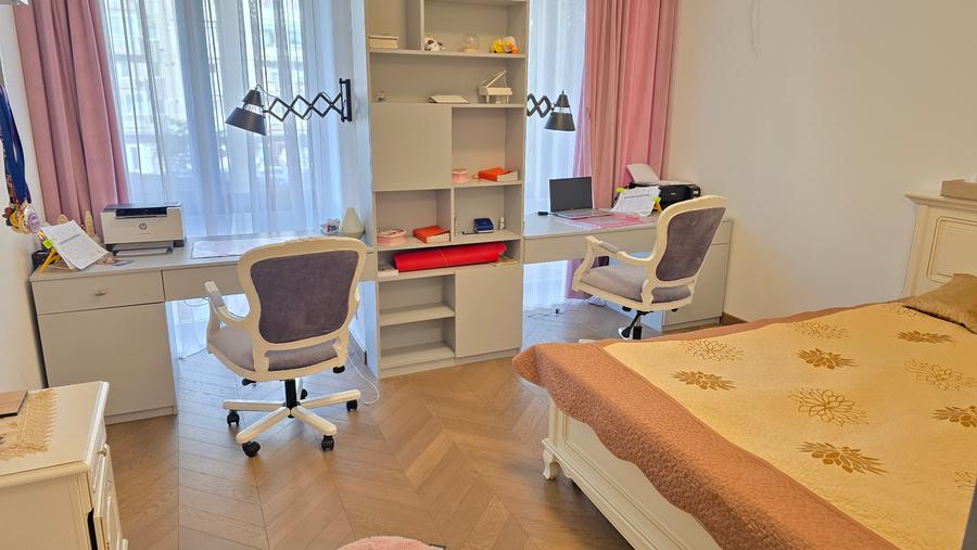 Vand apartament 4 camere deosebit in Deva, bld. Decebal (ultracentral), etaj 1