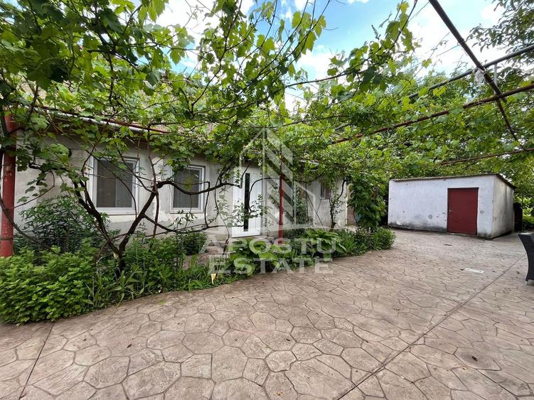 Casa individuala,3 camere, 2 bai, acces auto, garaj,teren 3182 mp
