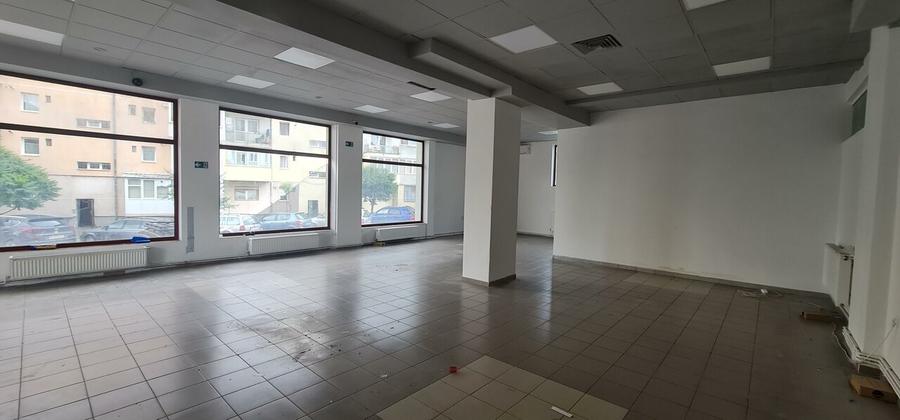 Inchiriez spatiu comercial situat in Strand, in zona de blocuri, suprafata 188m