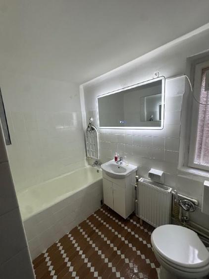 Inchiriez apartament in vila pretabil birou sau activitati comerciale