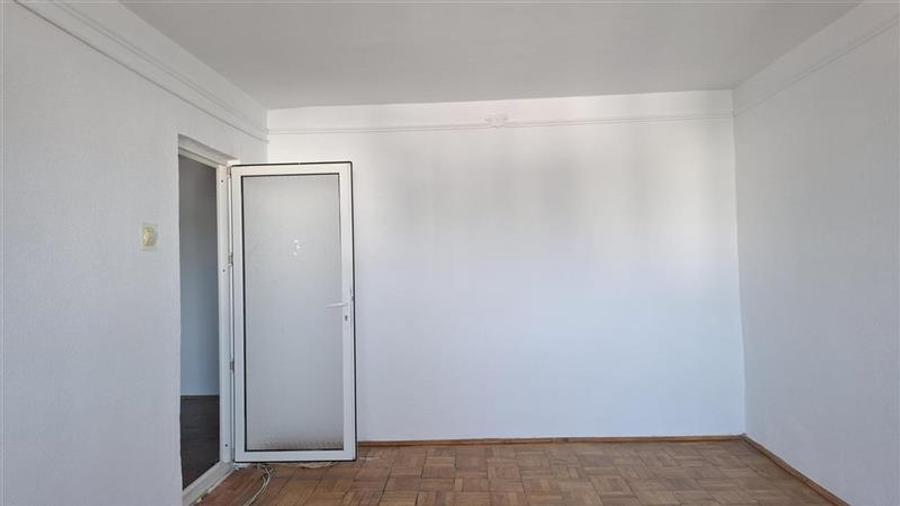 Apartament 2 camere, hol patrat, et 3, str Mare a Unirii