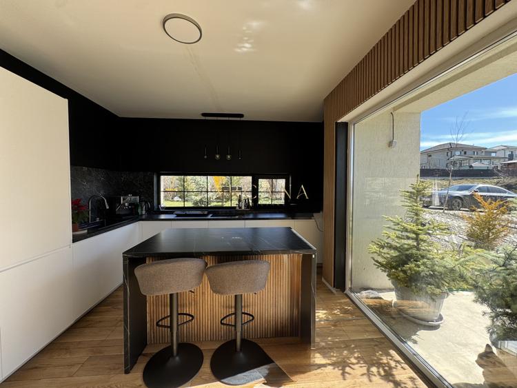 Casă modernă 4 camere | 147 mp | Dezmir | panouri | șemineu