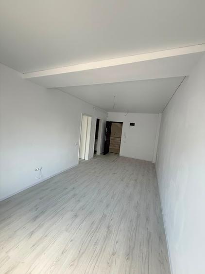 Garsonieră decomandată, compartimentare eficientă, balcon– Etaj 1/6- Comision 0