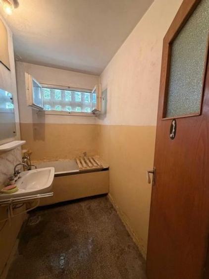 Apartament 3 camere etaj 1/4 zona Gorjului