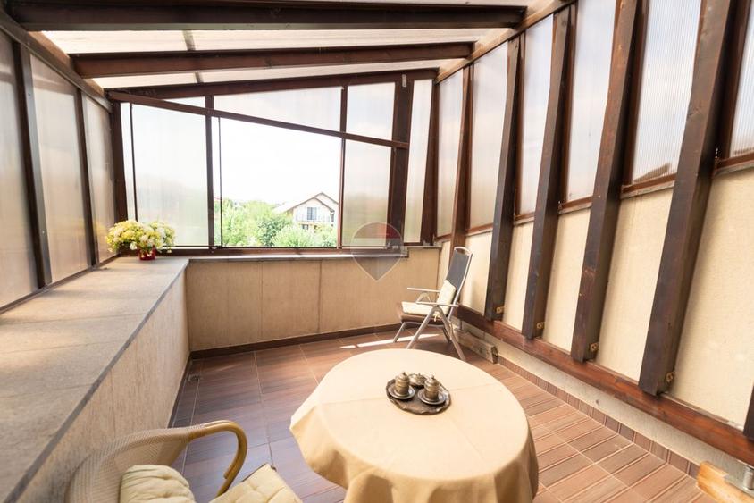 Vila cu piscina, 6 camere, 254mp utili, 815mp teren, com. Berceni