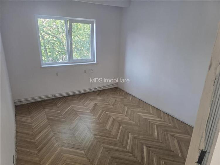 Decomandat cu 2 bai la etajul 2  renovat - 12