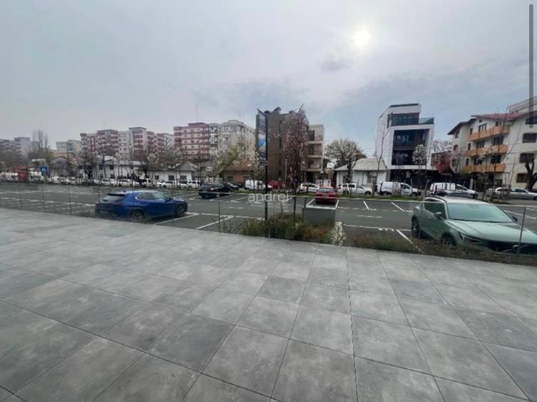 Spatiul comercial One Cotroceni stradal cu terasa