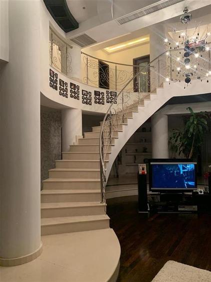 Vila eleganta S+P+1+M - Pipera   Drumul negru   1170mp teren
