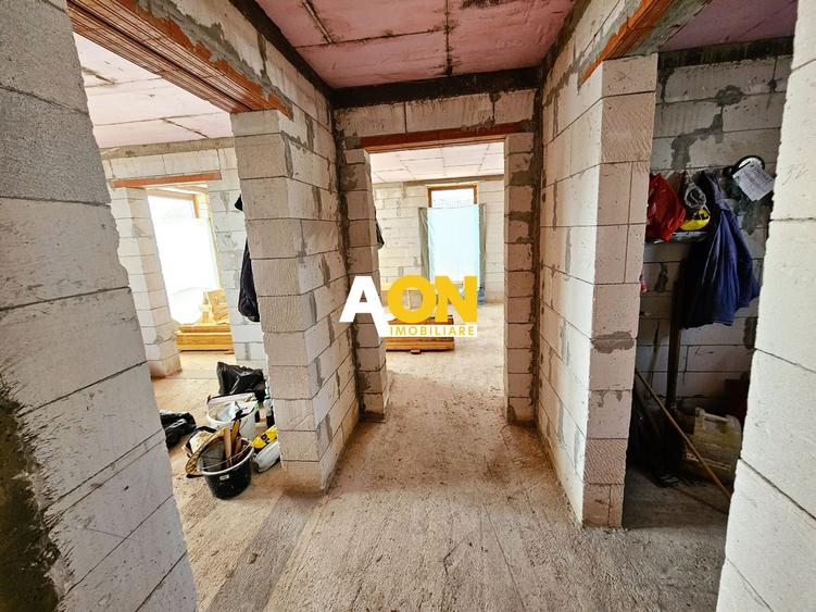 Casa la rosu, 4 camere, 301 mp teren, P+1, zona Alba-Micesti