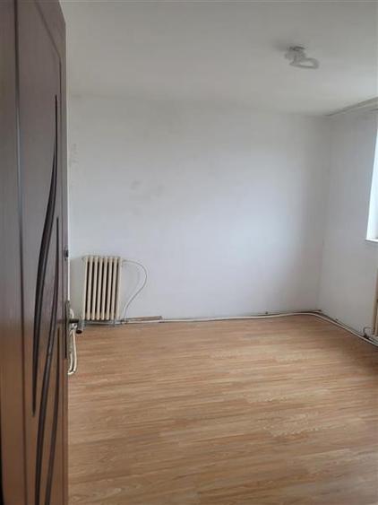 Apartament 3 camere semidecomandat, zona Neagoe Voda