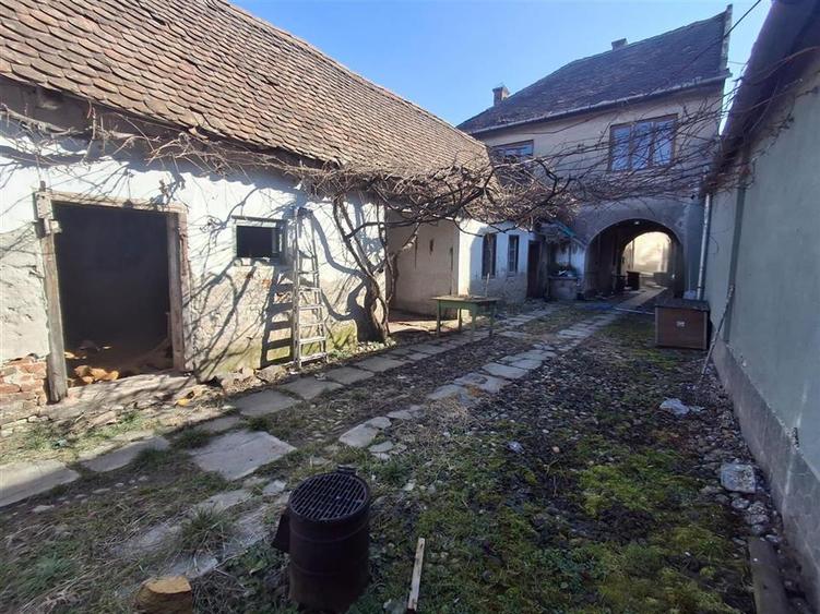 Casa individuala 8 camere 1250mp teren Cristian