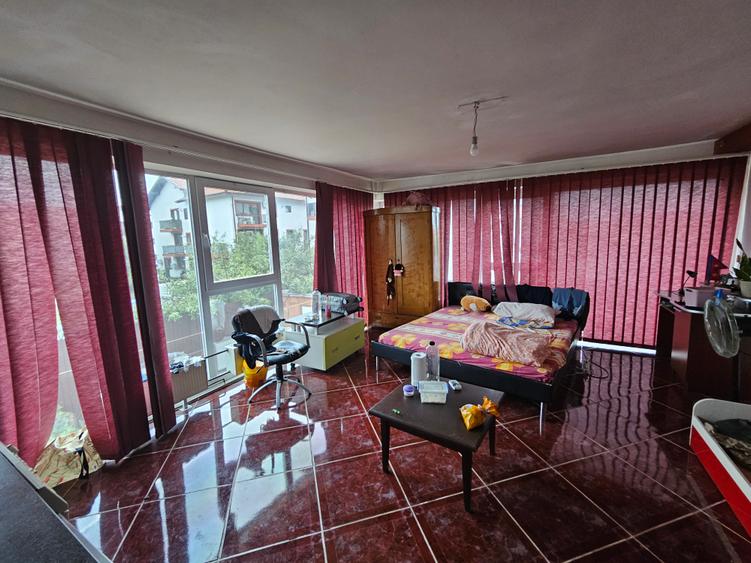 2 apartamente, în casă cu 6 ap, P+E+M, 2000, zona Mircea cel Bătrân, comision 0%
