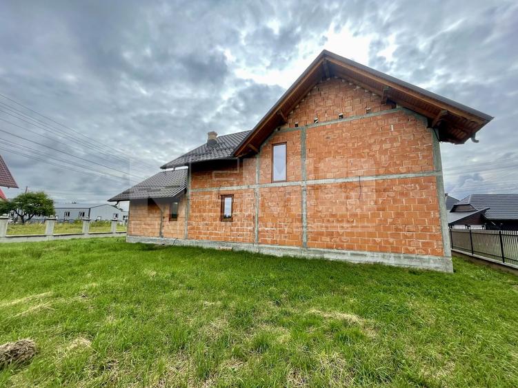 CASA LA ROSU DIN CARAMIDA + GARAJ I 12,5 ARI I VICOV DE SUS I