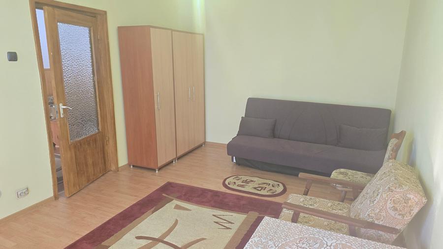 Inchiriez apartament 2 camere in Deva, zona Piata Centrala, decomandat,