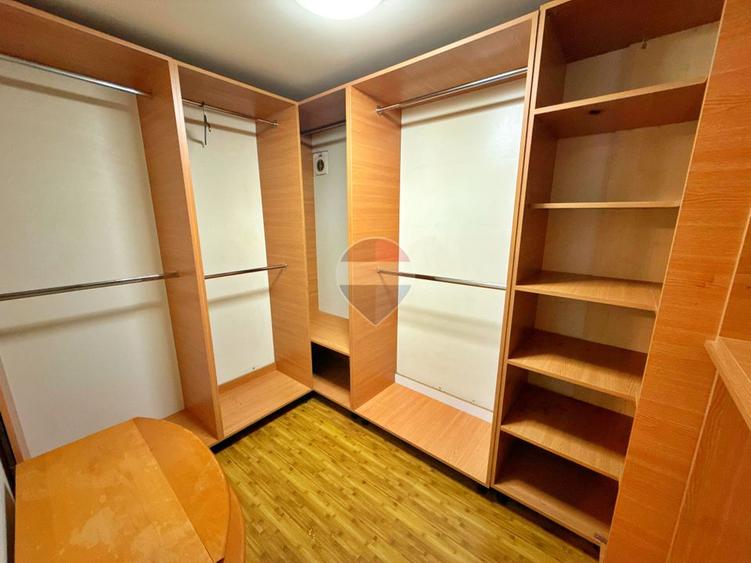 Casă cu 5 camere și garaj, de închiriat în zona Boul Roșu, Arad