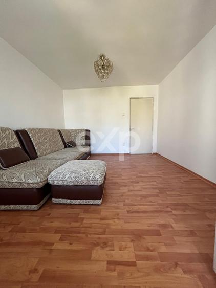 Vanzare 2 camere curat liber decomandat et 3 central Gaesti