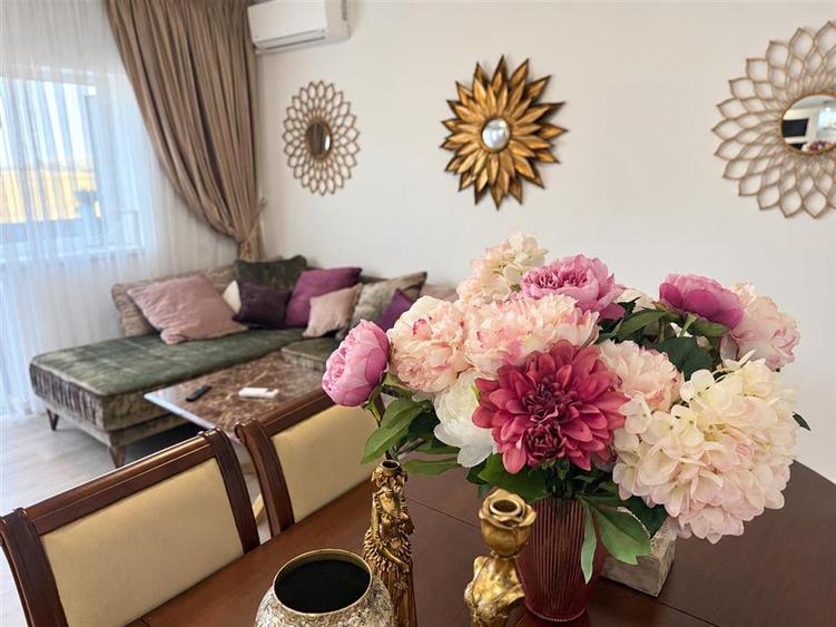 Apartament de LUX cu 4 camere 2 bai si 2 parcari in Cartier Deventer