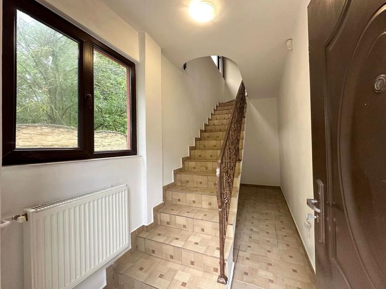 Casă complet renovată cu 4 camere și garaj generos Băneasa, Sector 1