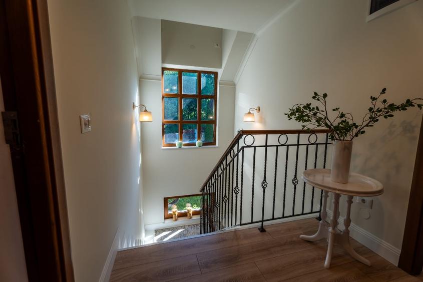 Vand pensiune, cabana, casa