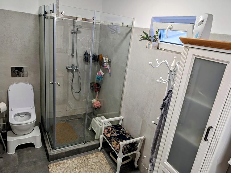 Bazilescu,D+P+E+M,parc/Metrou-5 min.pe jos,5 camere+subsol+mansarda,negociabil