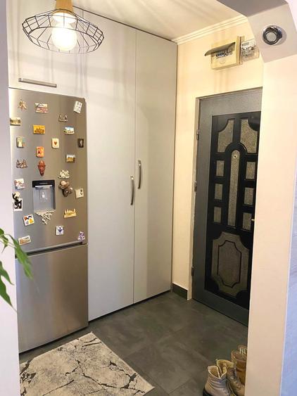 Apartament 3 camere decomandat, 72 mp, mobilat, 2 boxe, CT, et. intermediar