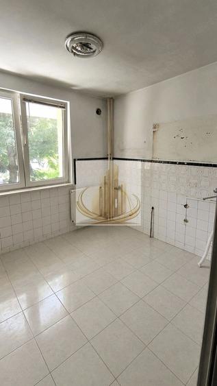 Apartament 2 camere, etaj 1, Eroii Revoluți