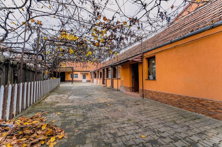 Casă cu teren generos de 1655 mp pe Gheorghe Doja