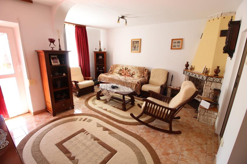 Vand/schimb casa  P+1, zona centrala - 200.000 euro