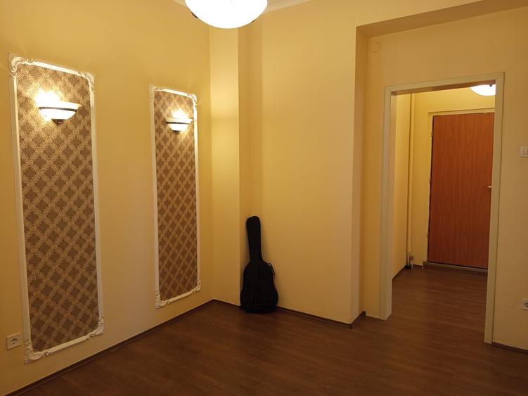 Ap. 3 Cam. | Piața Unirii - vizavi de Magazin Unirea | Renovat