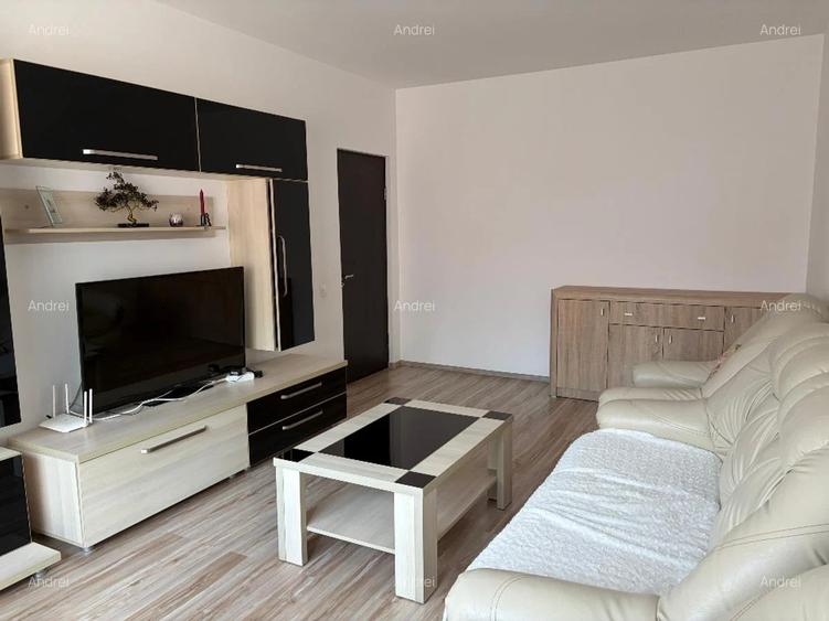 Închiriere Apartament 3 camere în Titan Centrală Proprie